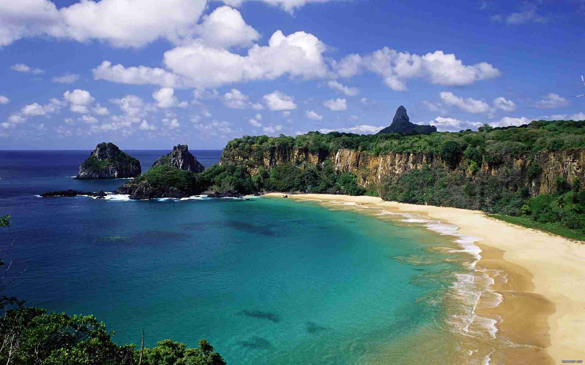 شاطئ baia do  sancho البرازيل