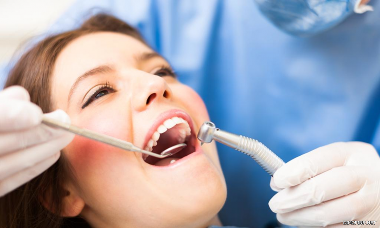 ضمور اللثة: ما العمل حين تصبح الأسنان أكثر ظهوراً؟