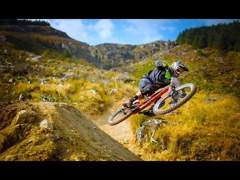 Aggressive Downhill Mountain Bike Racing - Red Bull Hardline